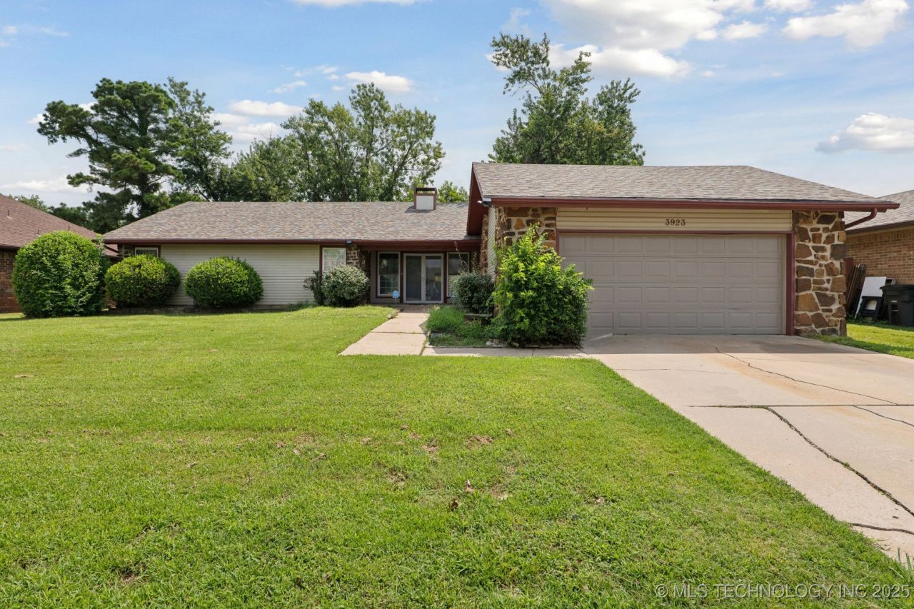 3923 S 122nd Street, Tulsa, OK 74146 Main Photo