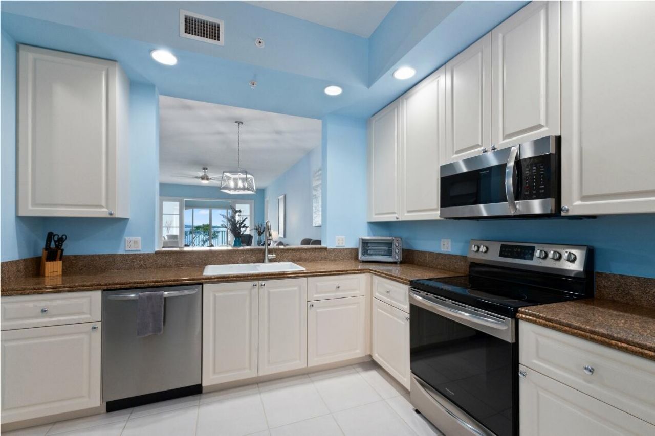 29 Harbour Isle Drive, Unit 203, Fort Pierce, FL 34949 Photo