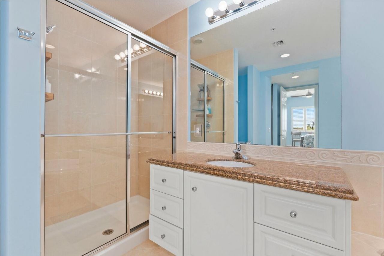 29 Harbour Isle Drive, Unit 203, Fort Pierce, FL 34949 Photo