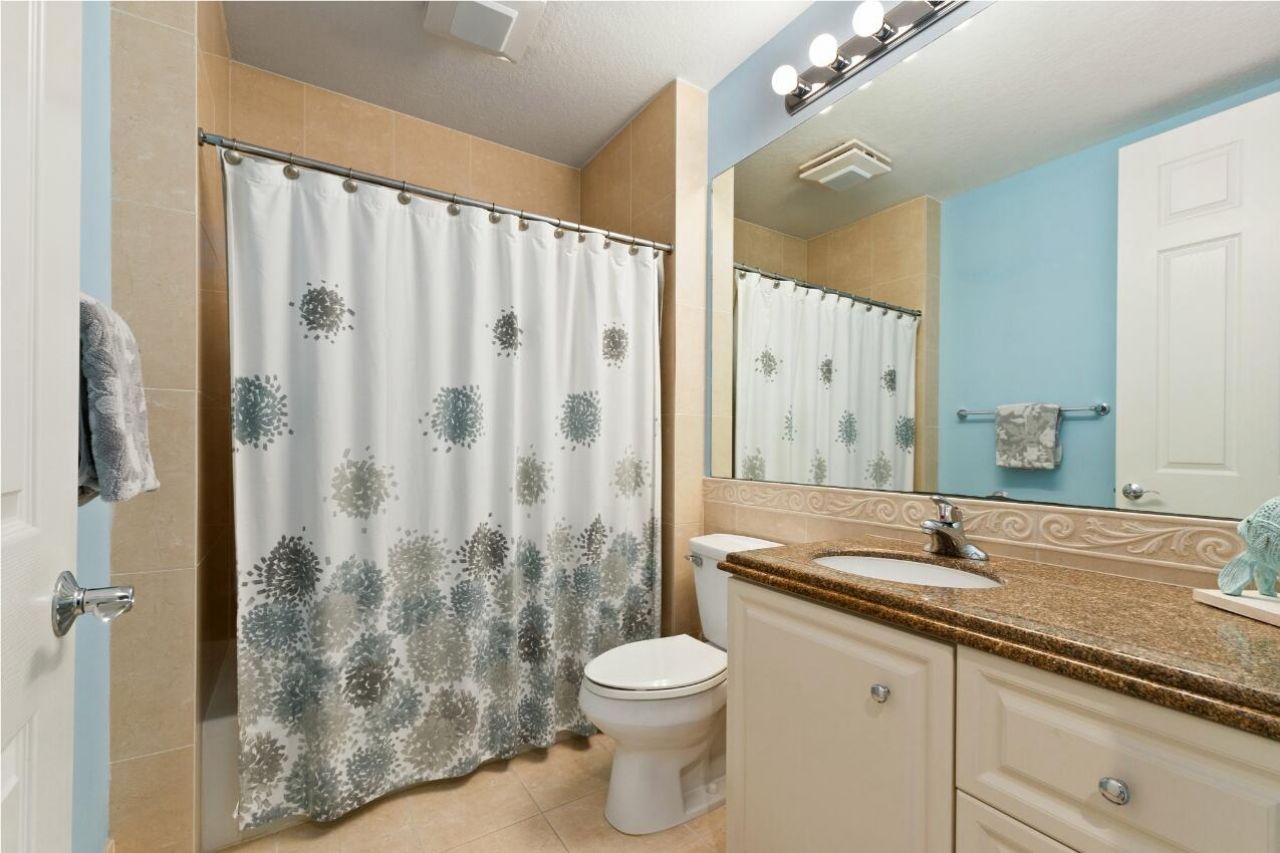 29 Harbour Isle Drive, Unit 203, Fort Pierce, FL 34949 Photo