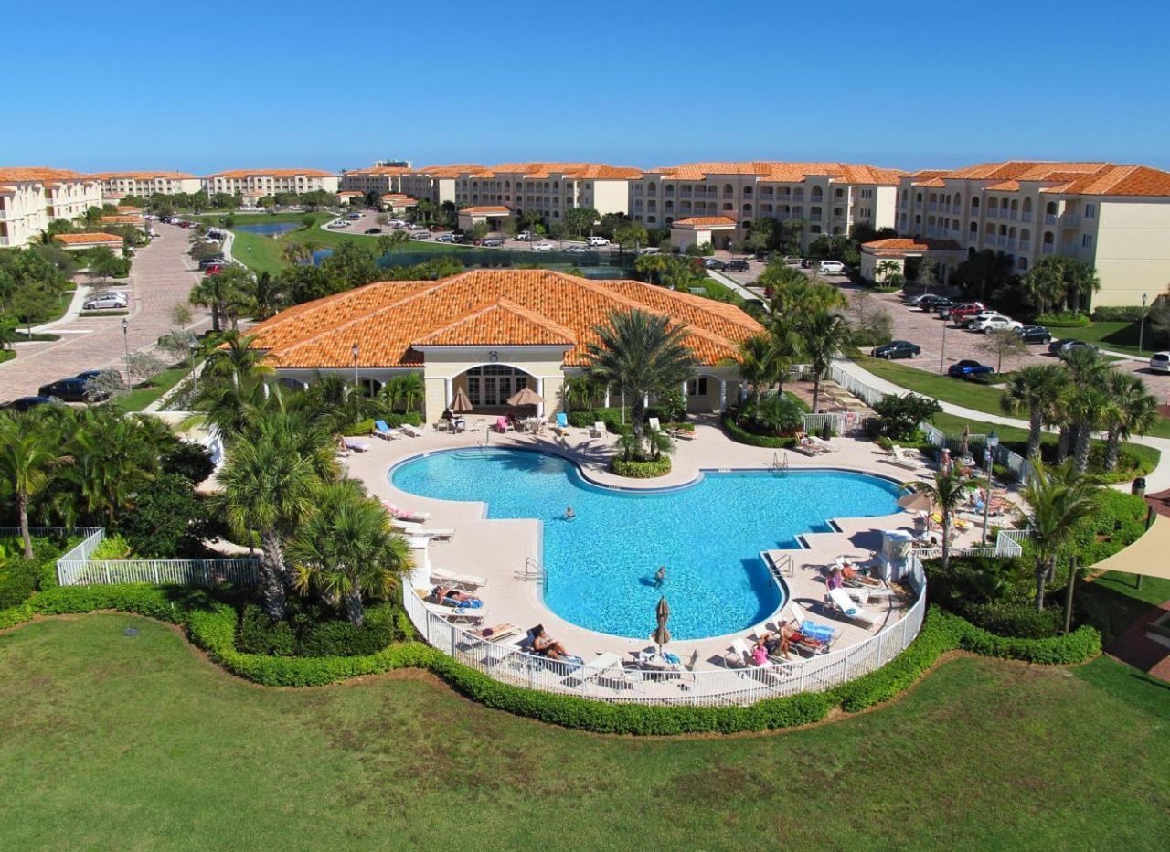 29 Harbour Isle Drive, Unit 203, Fort Pierce, FL 34949 Photo