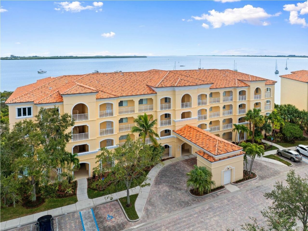 29 Harbour Isle Drive, Unit 203, Fort Pierce, FL 34949 Photo