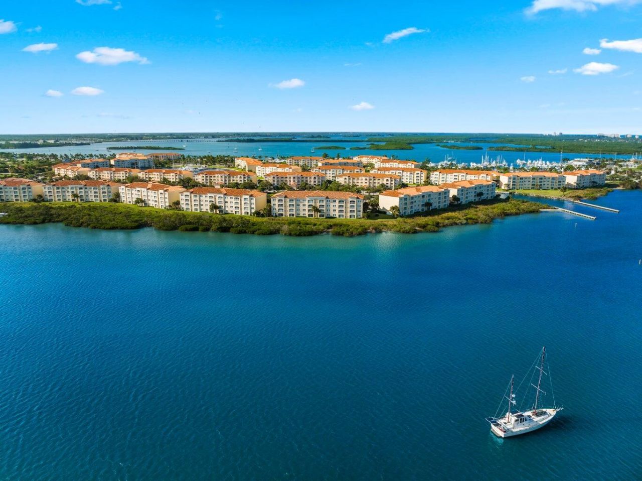 29 Harbour Isle Drive, Unit 203, Fort Pierce, FL 34949 Photo