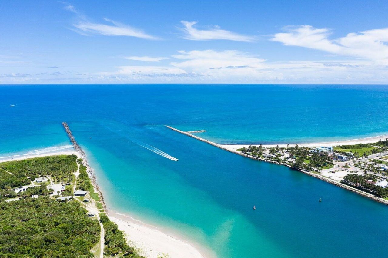 29 Harbour Isle Drive, Unit 203, Fort Pierce, FL 34949 Photo