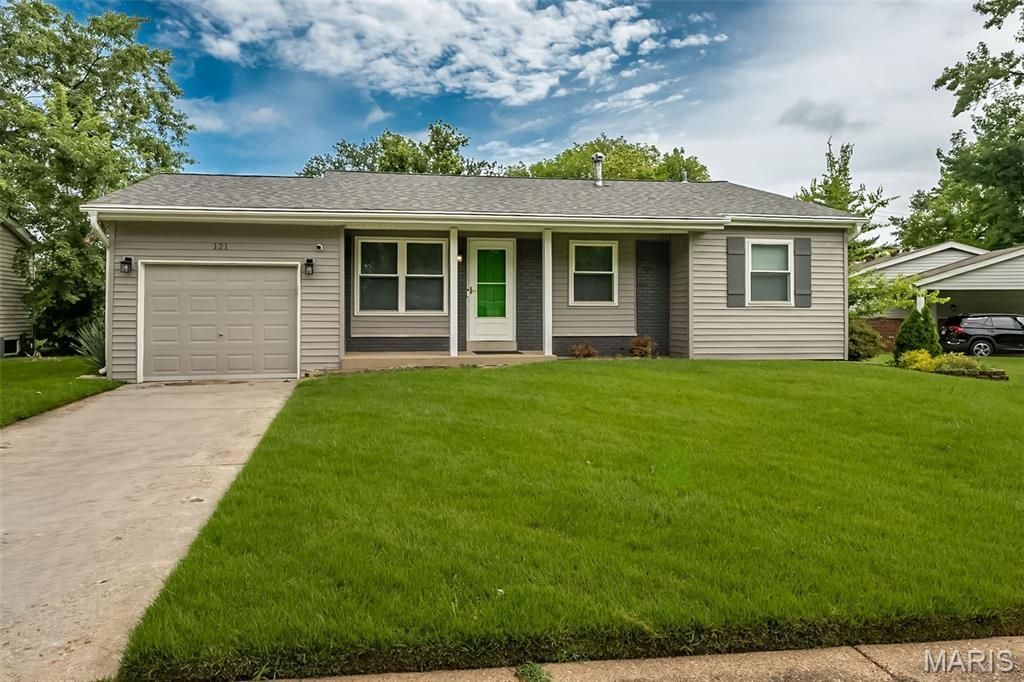 121 Foxtree Drive, Hazelwood, MO 63042 Main Photo
