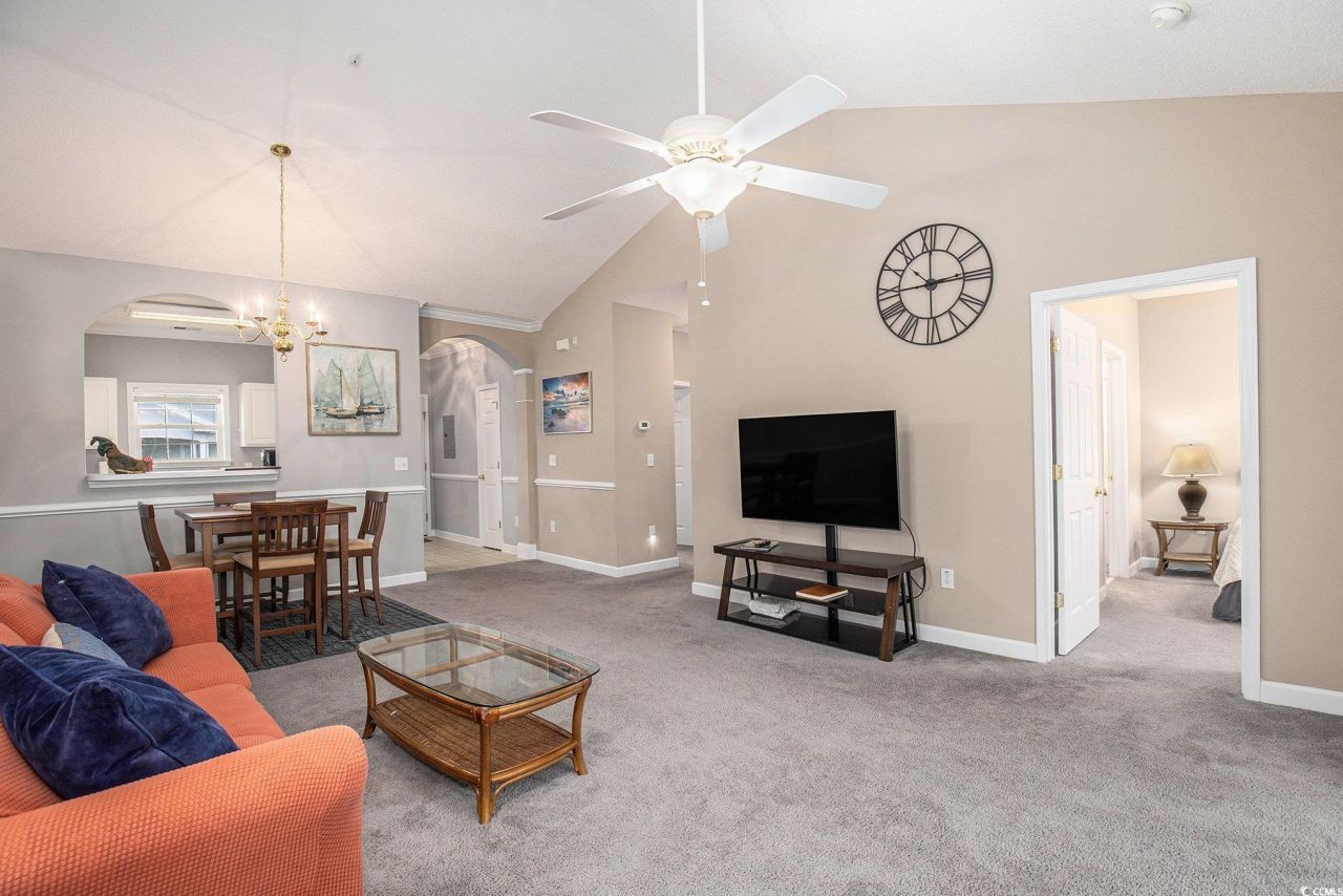 6015 Catalina Dr. Photo 4