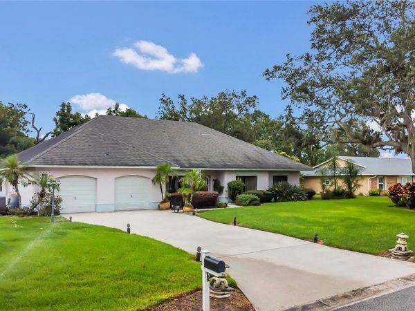 137 ARROWHEAD LANE, HAINES CITY, FL 33844