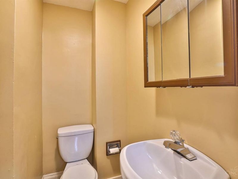 3235 Woodburn Avenue, Cincinnati, OH 45207 Photo 4