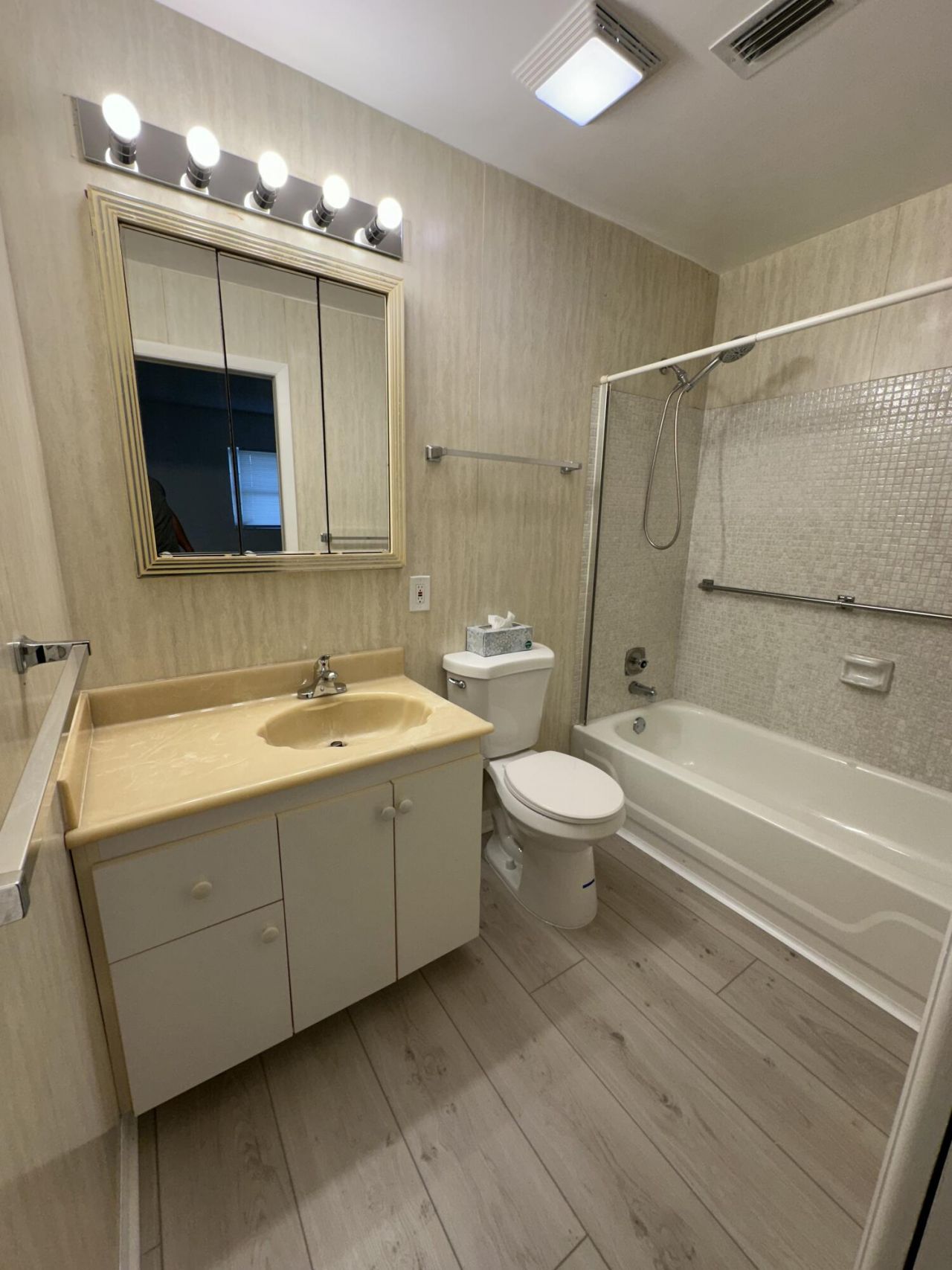 5775 W Fernley Drive W, Unit 112, West Palm Beach, FL 33415 Photo