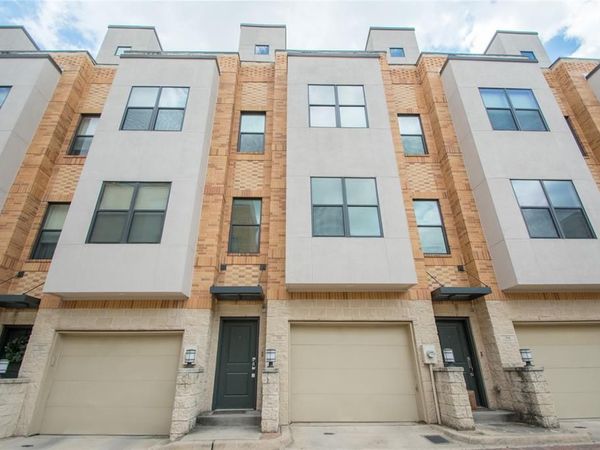 708 Skyline Bluff Court, Fort Worth, TX 76102