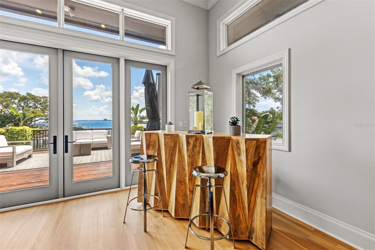 1365 Brightwaters Boulevard Ne, Saint Petersburg, FL 33704 Photo