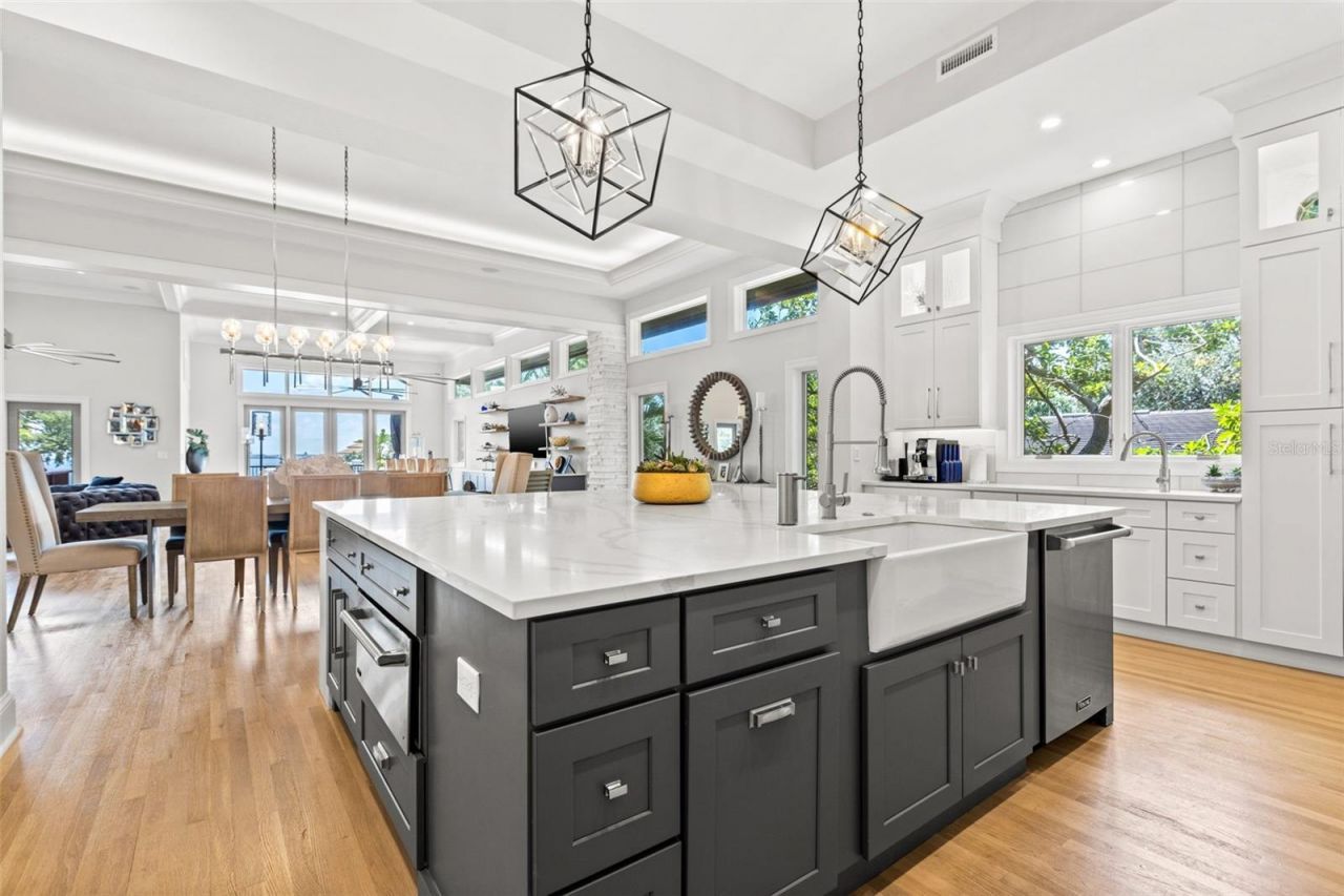 1365 Brightwaters Boulevard Ne, Saint Petersburg, FL 33704 Photo