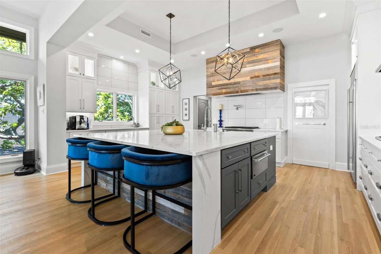 1365 Brightwaters Boulevard Ne, Saint Petersburg, FL 33704 Photo