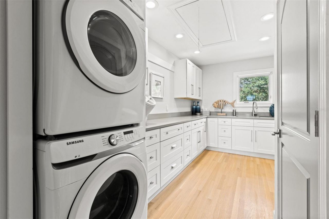 1365 Brightwaters Boulevard Ne, Saint Petersburg, FL 33704 Photo