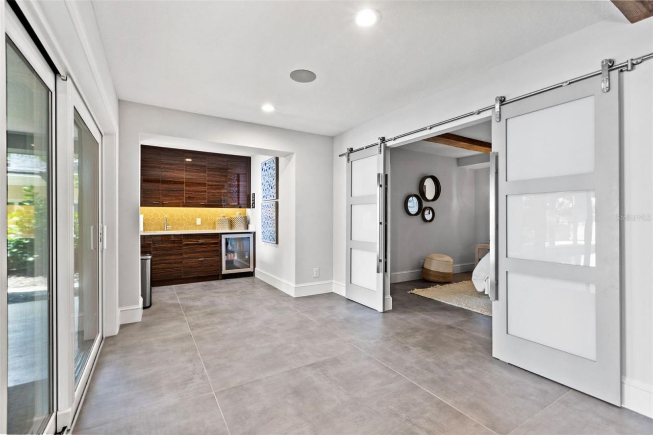 1365 Brightwaters Boulevard Ne, Saint Petersburg, FL 33704 Photo