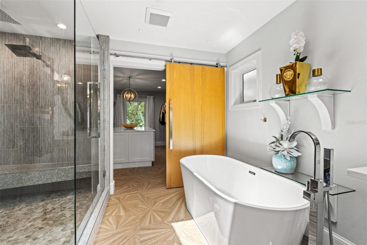 1365 Brightwaters Boulevard Ne, Saint Petersburg, FL 33704 Photo