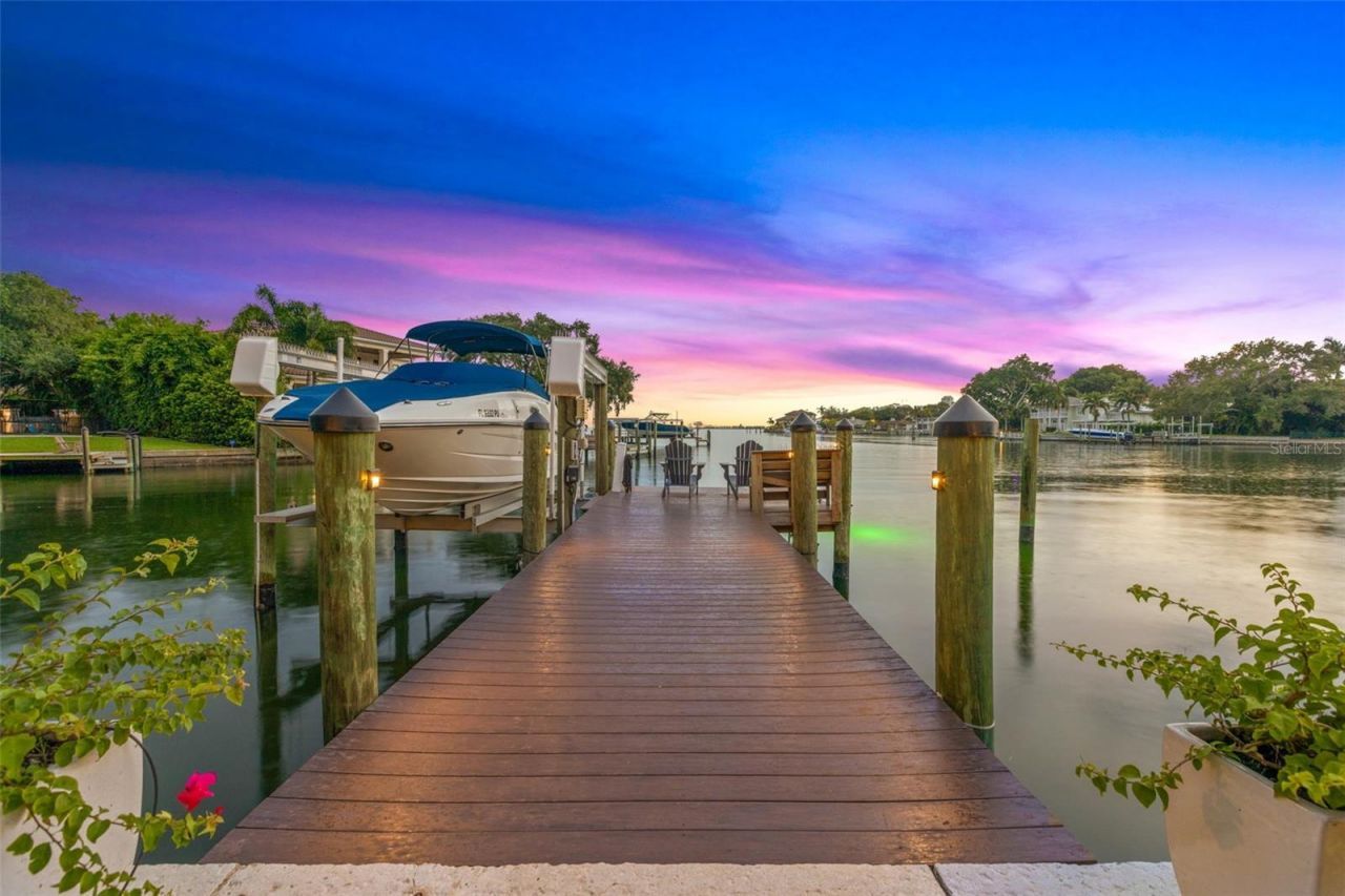1365 Brightwaters Boulevard Ne, Saint Petersburg, FL 33704 Photo