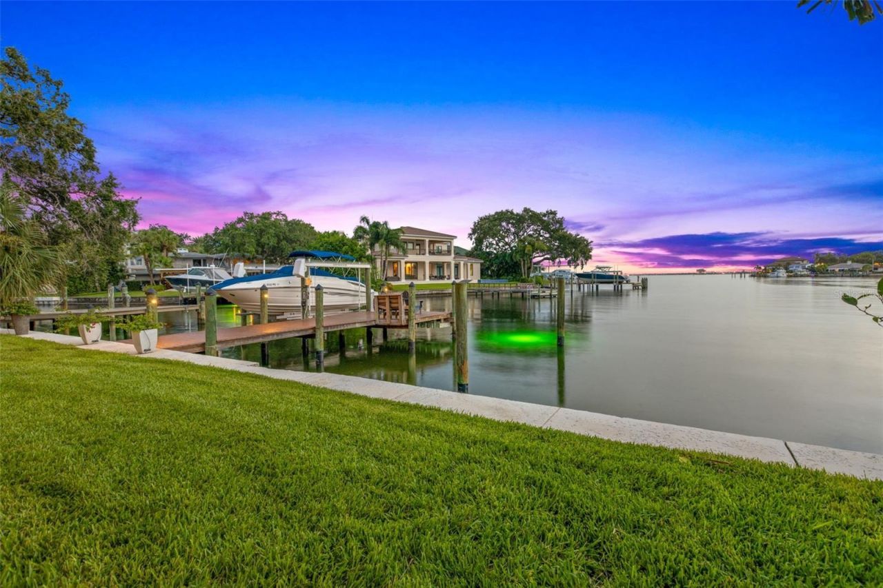 1365 Brightwaters Boulevard Ne, Saint Petersburg, FL 33704 Photo