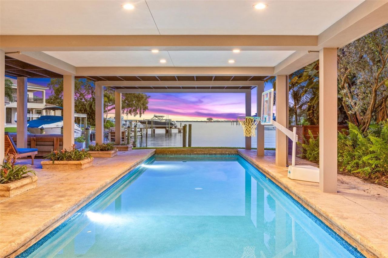 1365 Brightwaters Boulevard Ne, Saint Petersburg, FL 33704 Photo