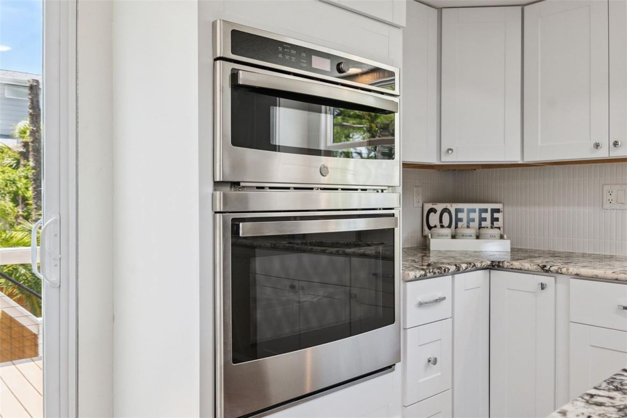 7355 138th Street, Seminole, FL 33776 Photo