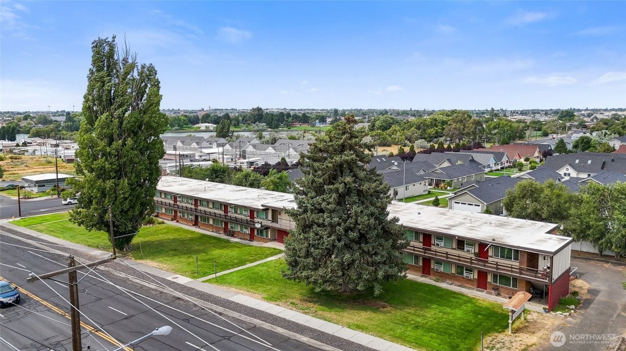 116 E Hill Avenue, Moses Lake, WA 98837 Main Photo