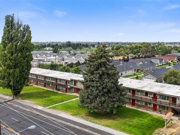 116 E Hill Avenue, Moses Lake, WA 98837