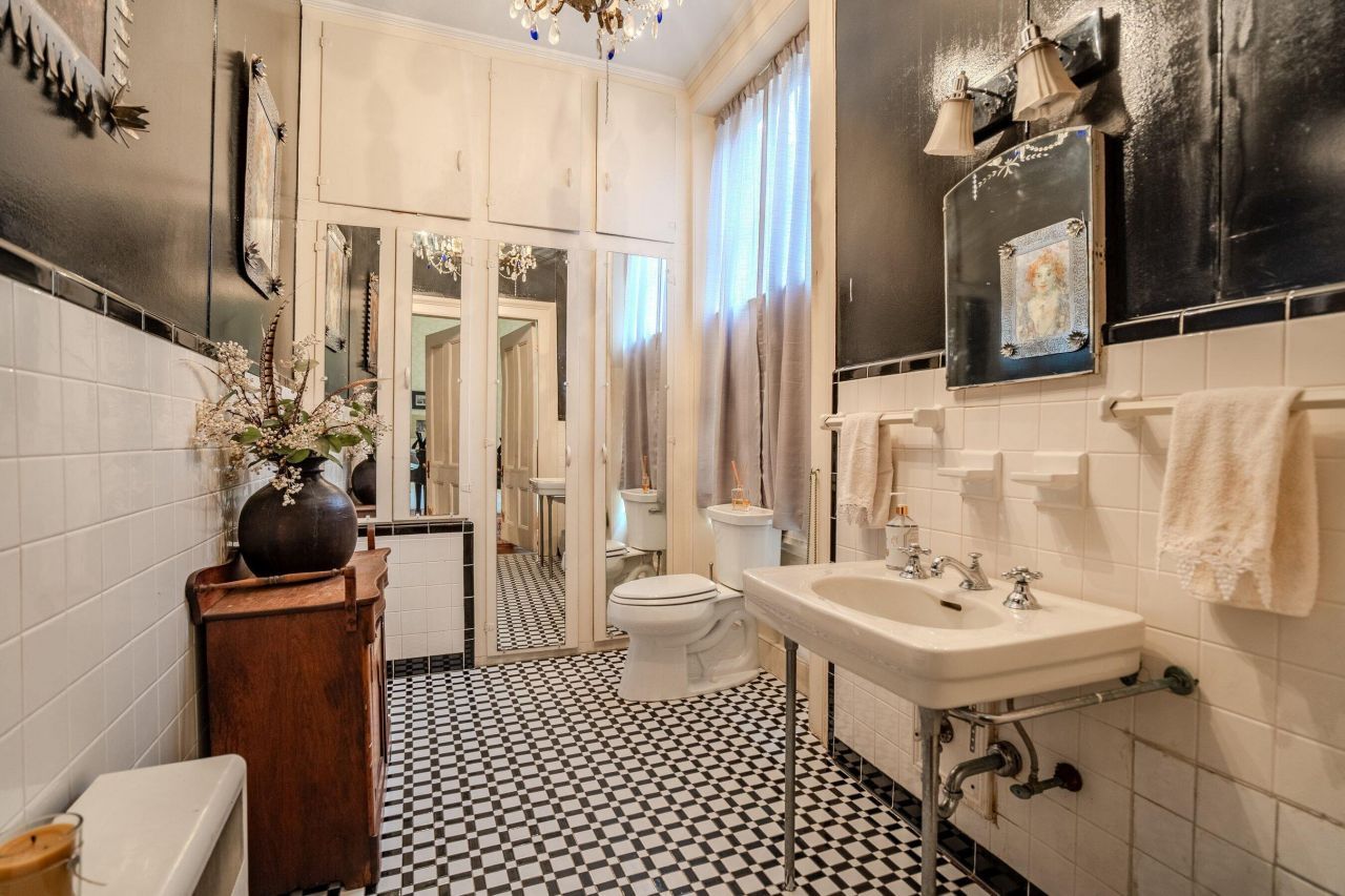 604 Pinckney Street Photo 14