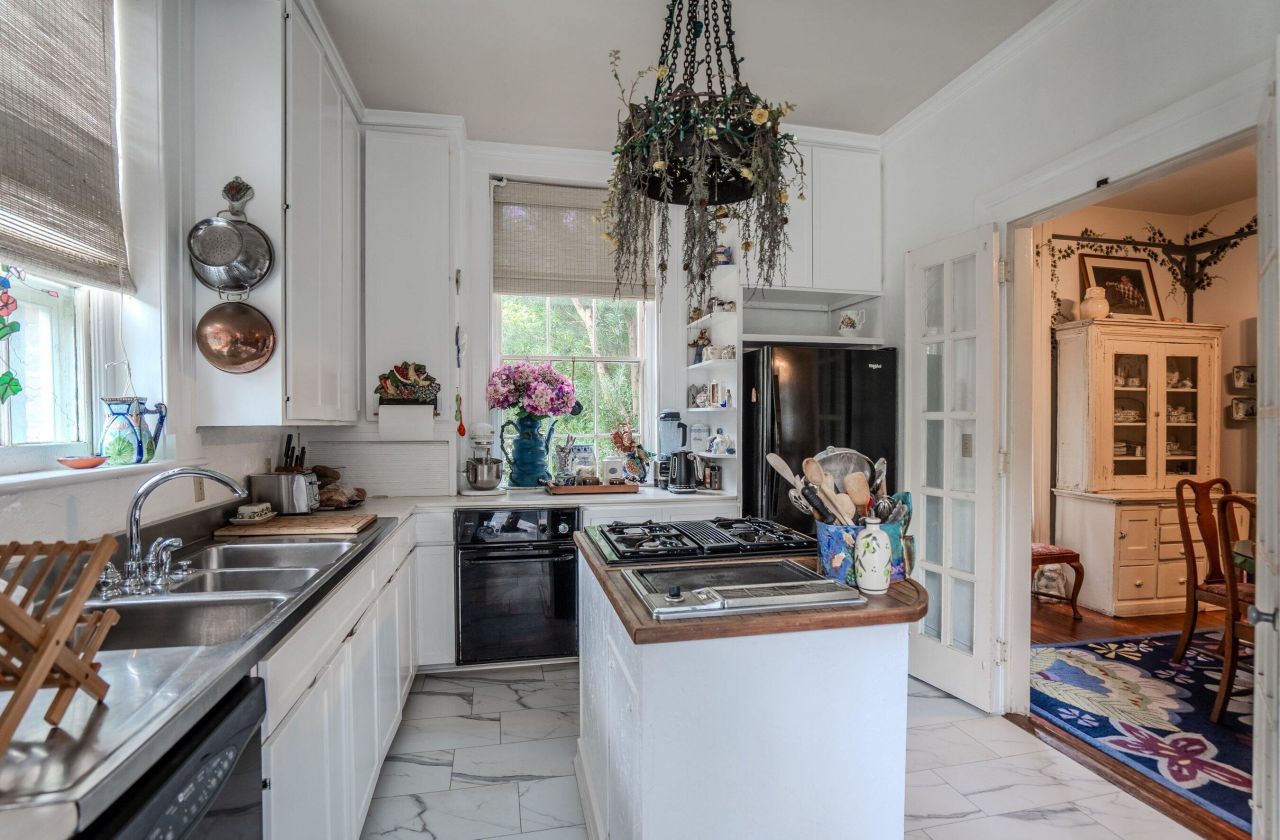 604 Pinckney Street Photo 16