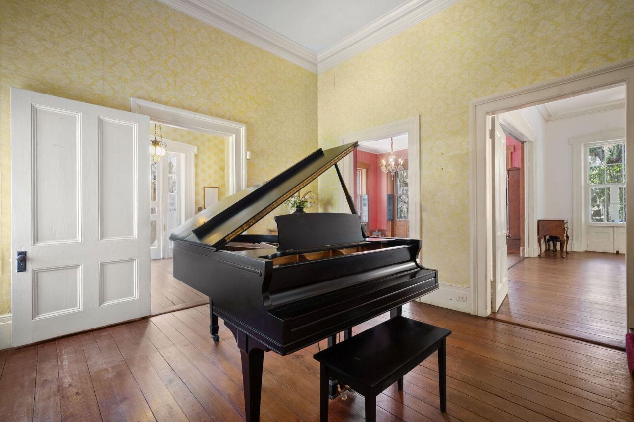 604 Pinckney Street Photo 16