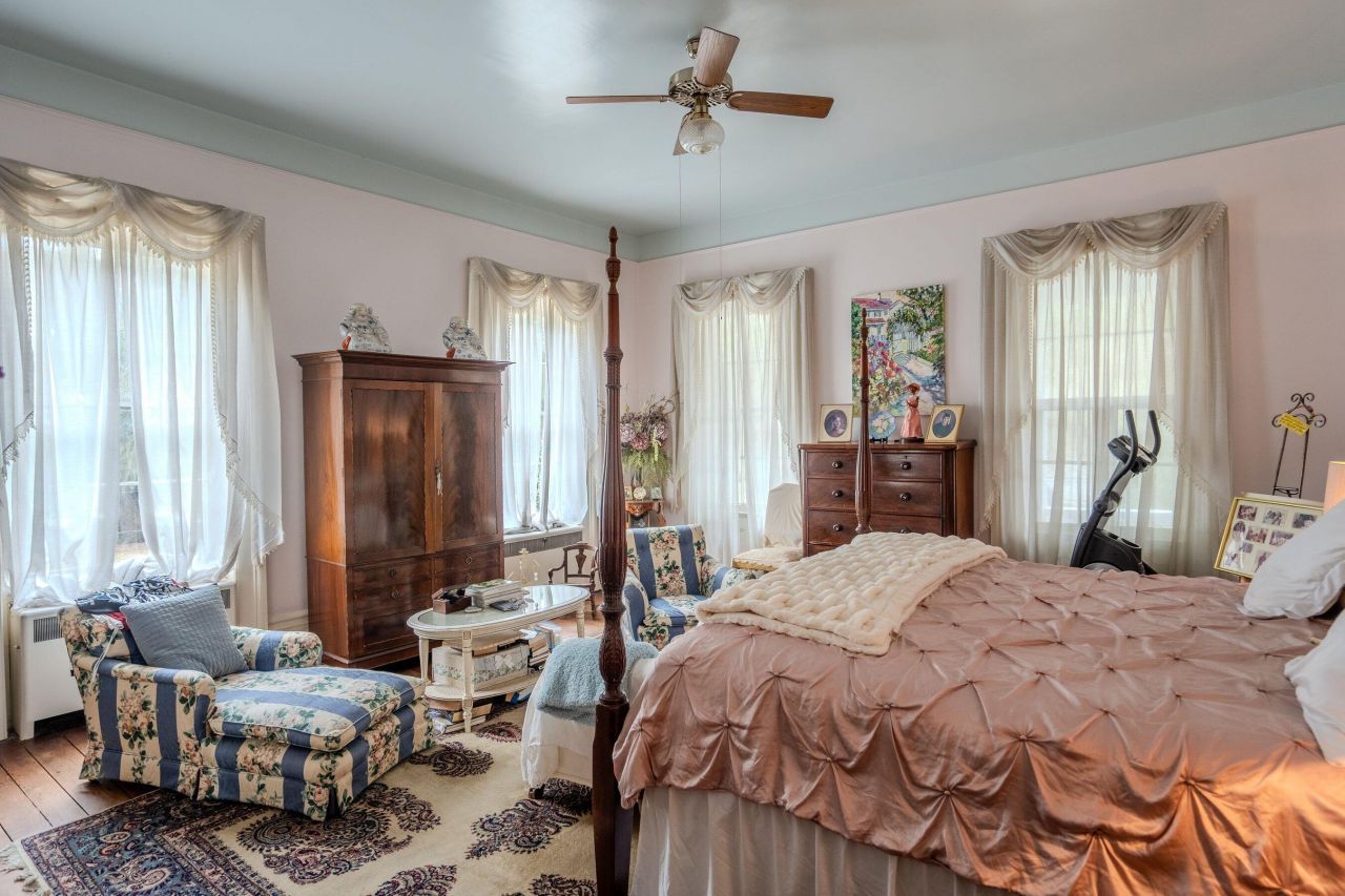 604 Pinckney Street Photo 20