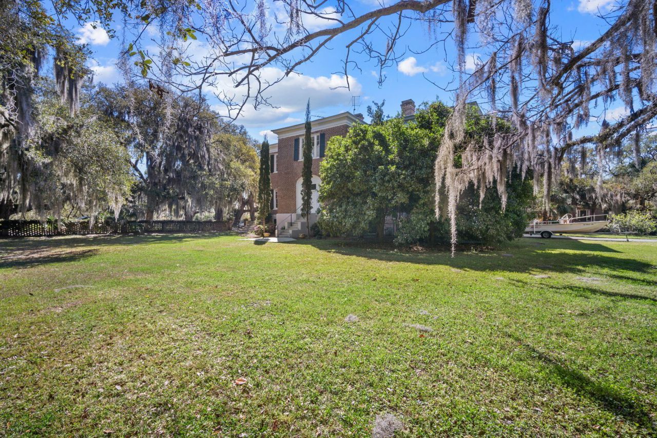 604 Pinckney Street Photo 25