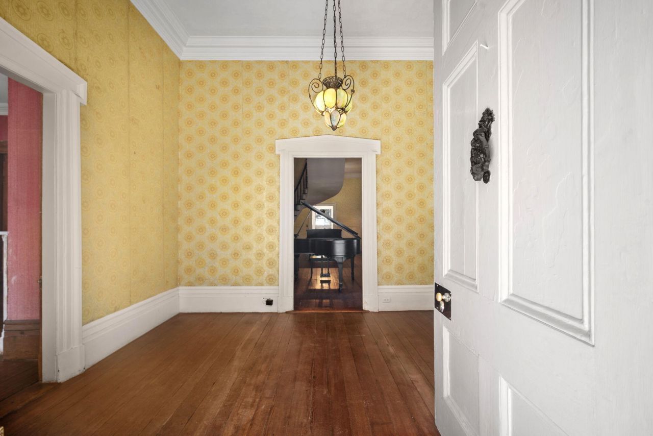 604 Pinckney Street Photo 4