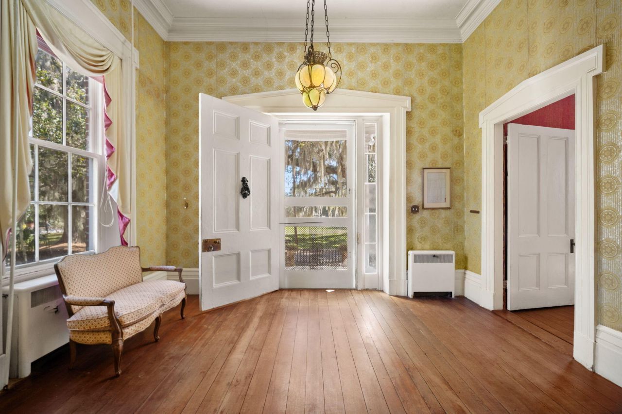 604 Pinckney Street Photo 5