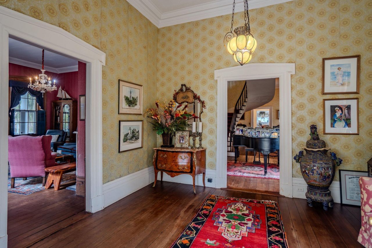 604 Pinckney Street Photo 7