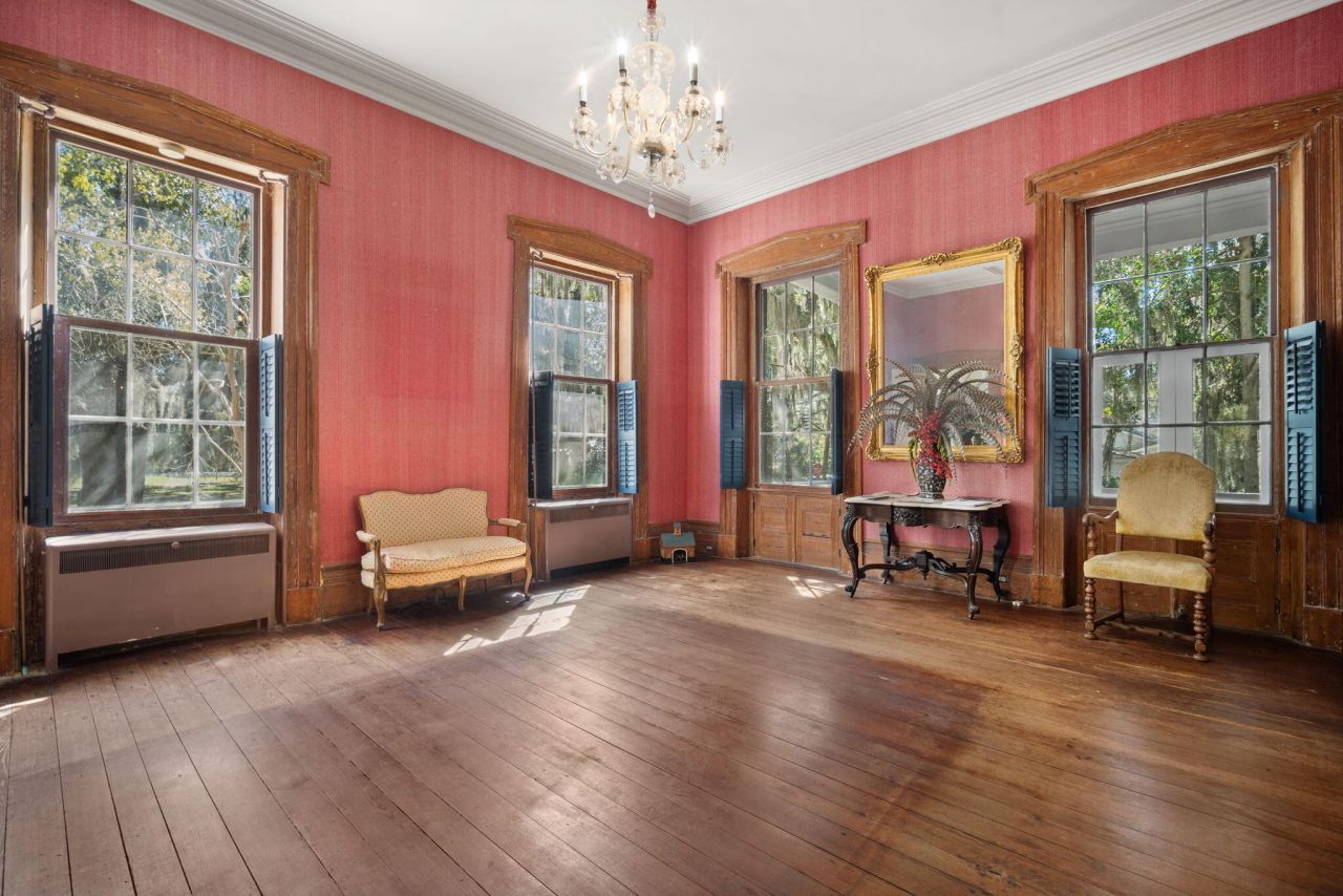 604 Pinckney Street Photo 7