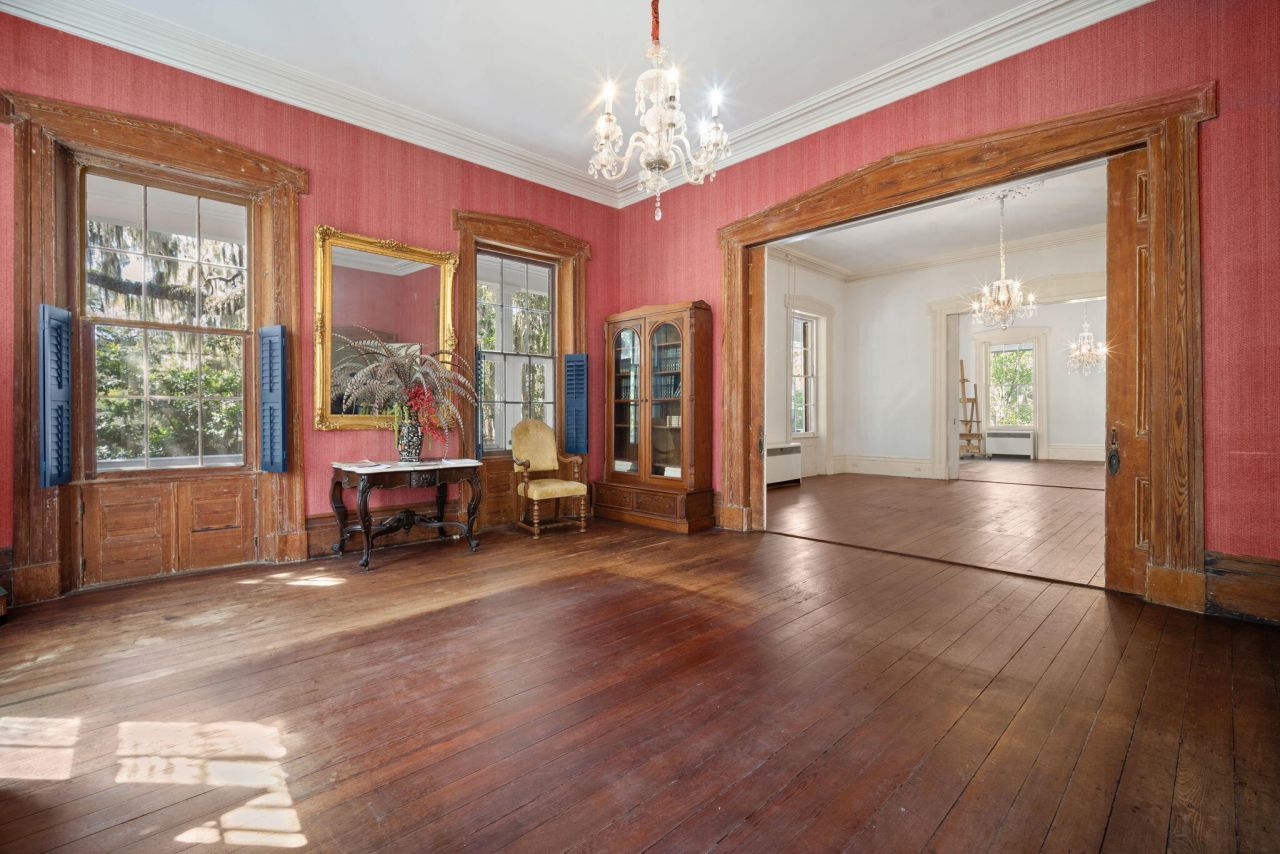 604 Pinckney Street Photo 8