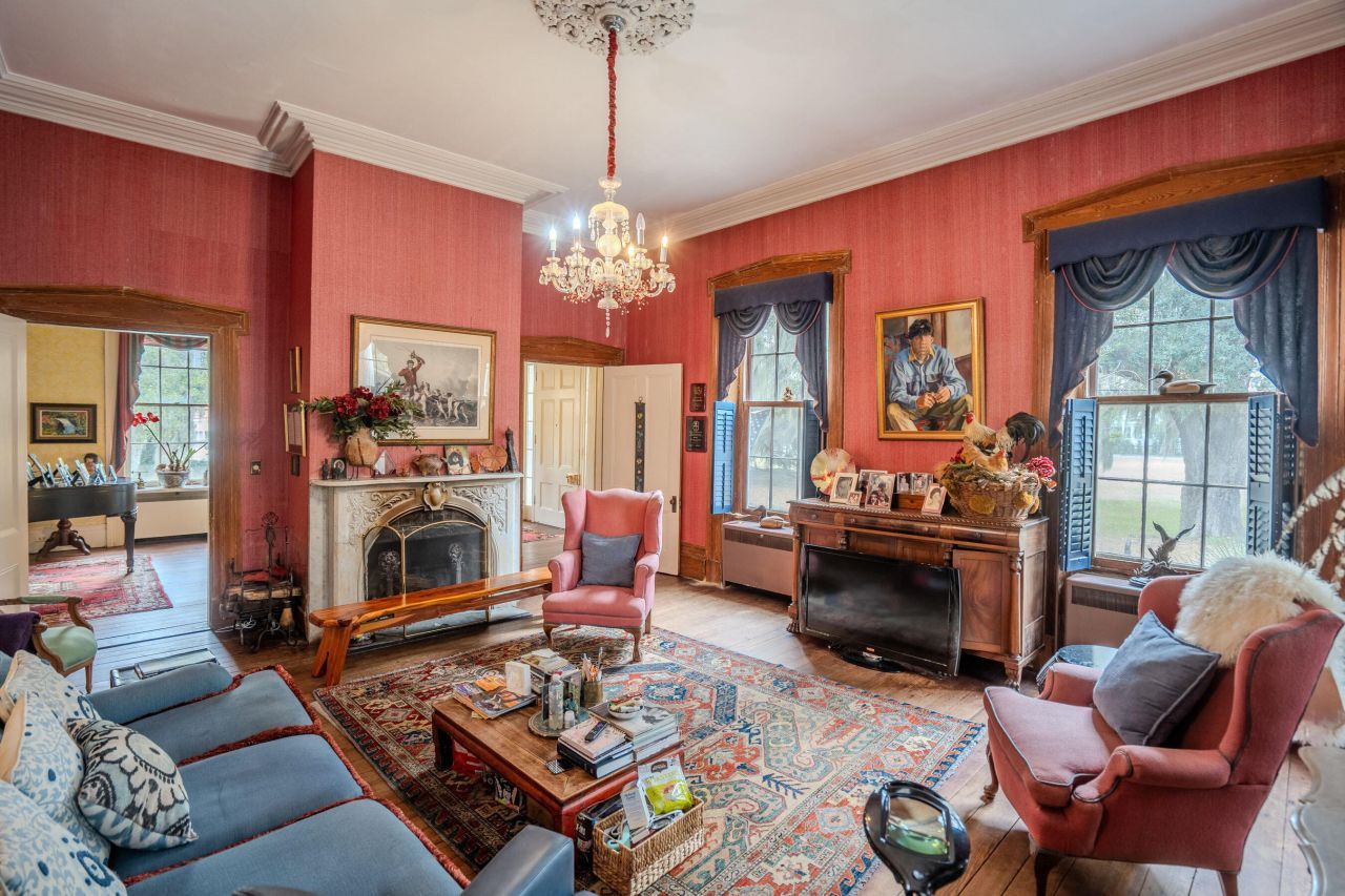 604 Pinckney Street Photo 9