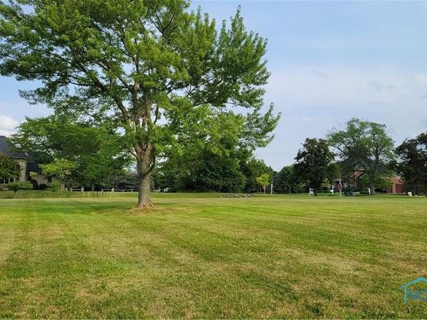 3254 Riverwood Court, Perrysburg, OH 43551