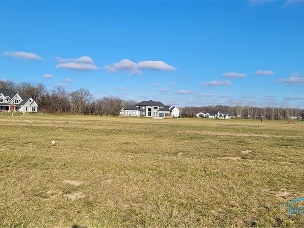 2106 Ashley Court, Perrysburg, OH 43551