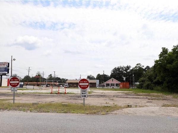 19012 FLORIDA Boulevard, Albany, LA 70711