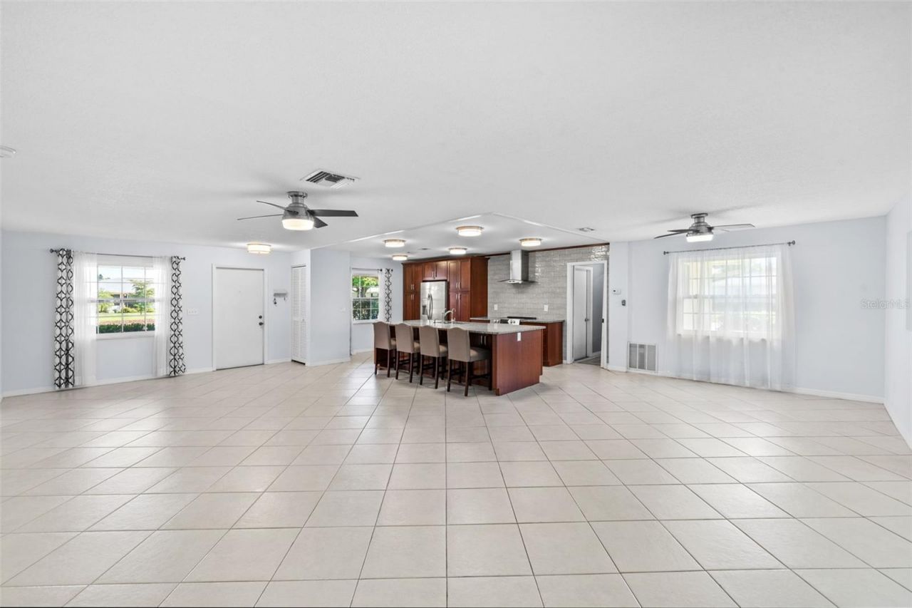 7082 W Country Club Drive N, Unit 7082, Sarasota, FL 34243 Photo