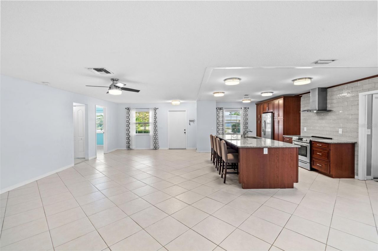 7082 W Country Club Drive N, Unit 7082, Sarasota, FL 34243 Photo