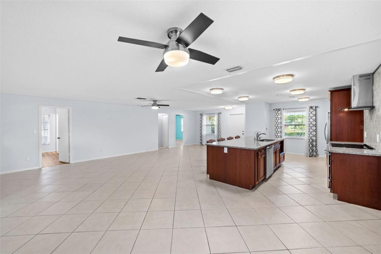 7082 W Country Club Drive N, Unit 7082, Sarasota, FL 34243 Photo