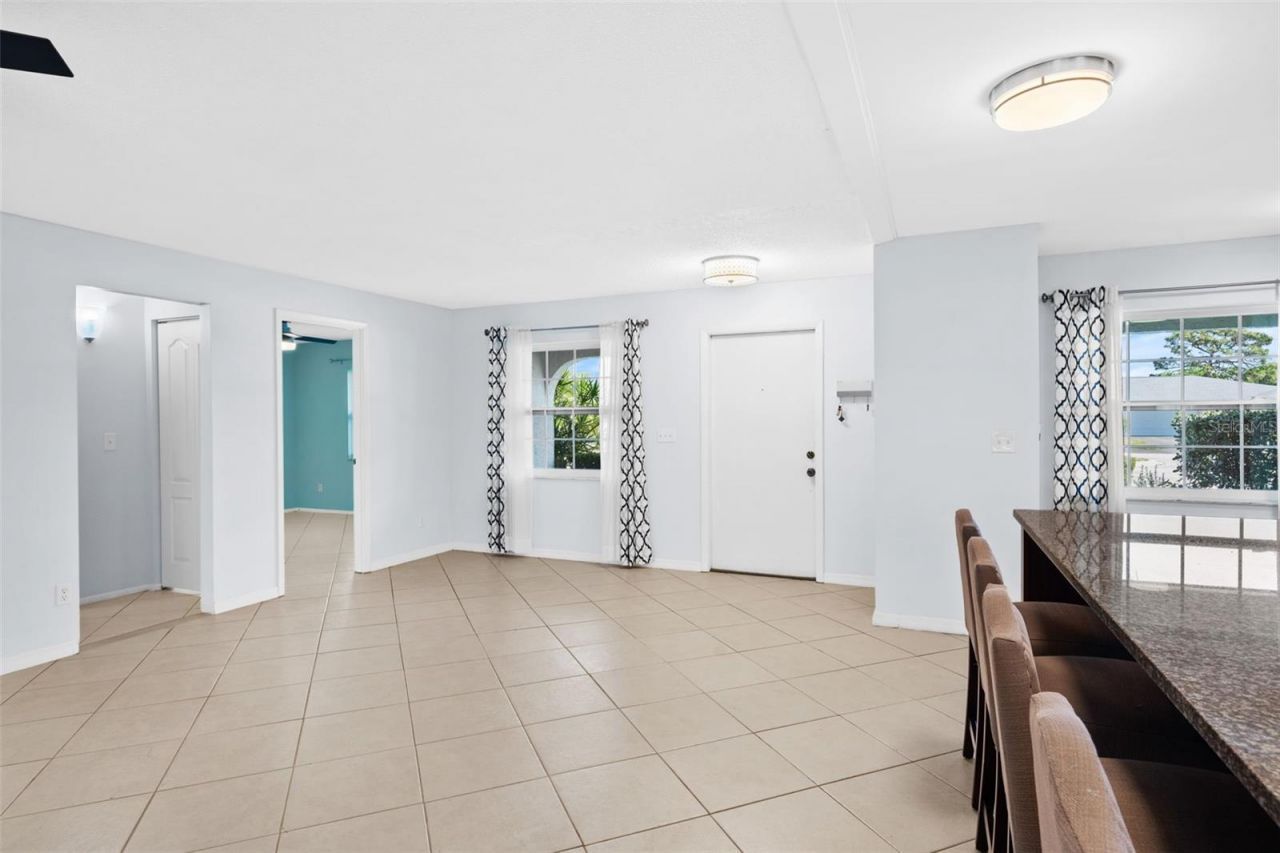 7082 W Country Club Drive N, Unit 7082, Sarasota, FL 34243 Photo