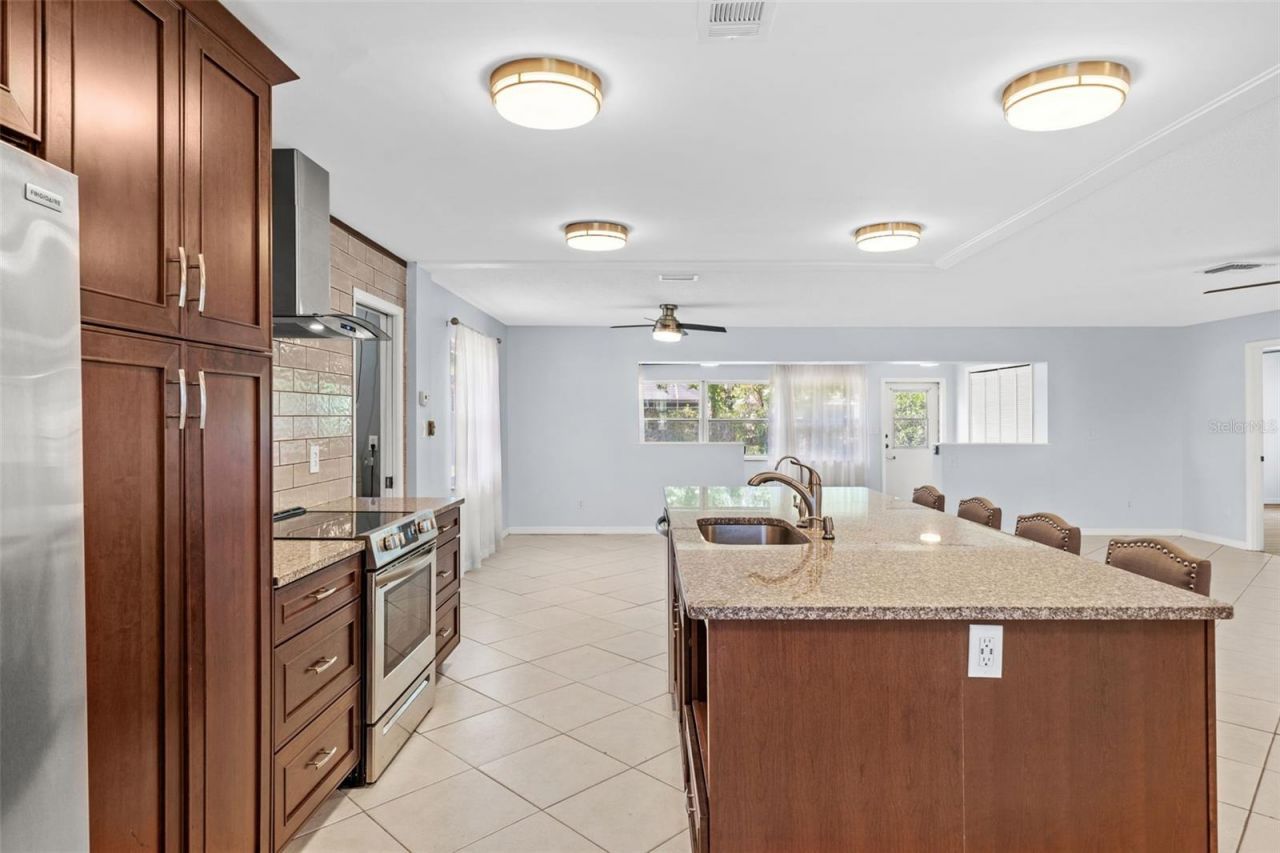 7082 W Country Club Drive N, Unit 7082, Sarasota, FL 34243 Photo