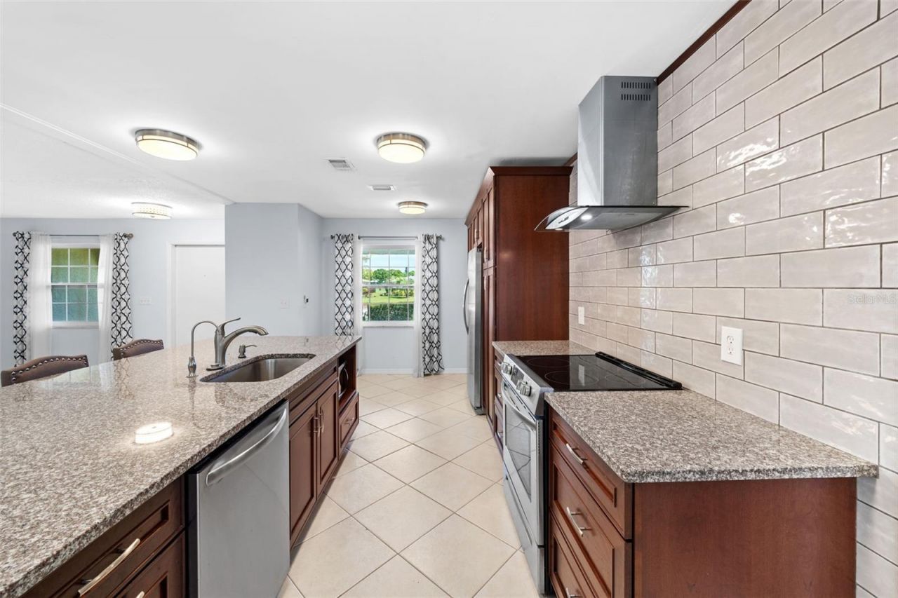 7082 W Country Club Drive N, Unit 7082, Sarasota, FL 34243 Photo