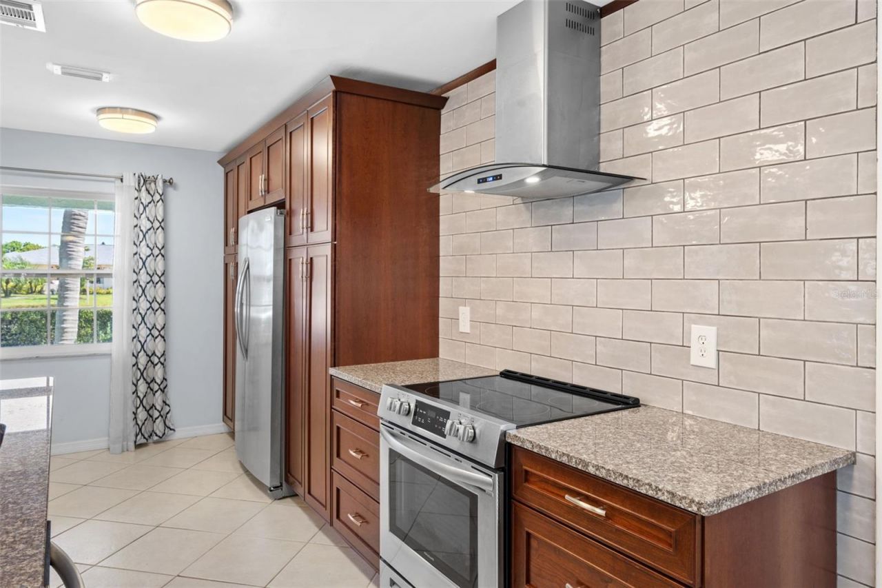 7082 W Country Club Drive N, Unit 7082, Sarasota, FL 34243 Photo