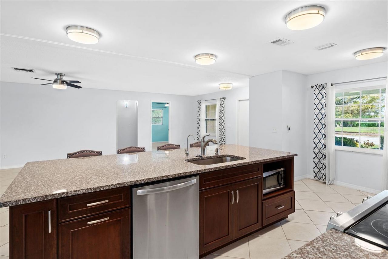 7082 W Country Club Drive N, Unit 7082, Sarasota, FL 34243 Photo