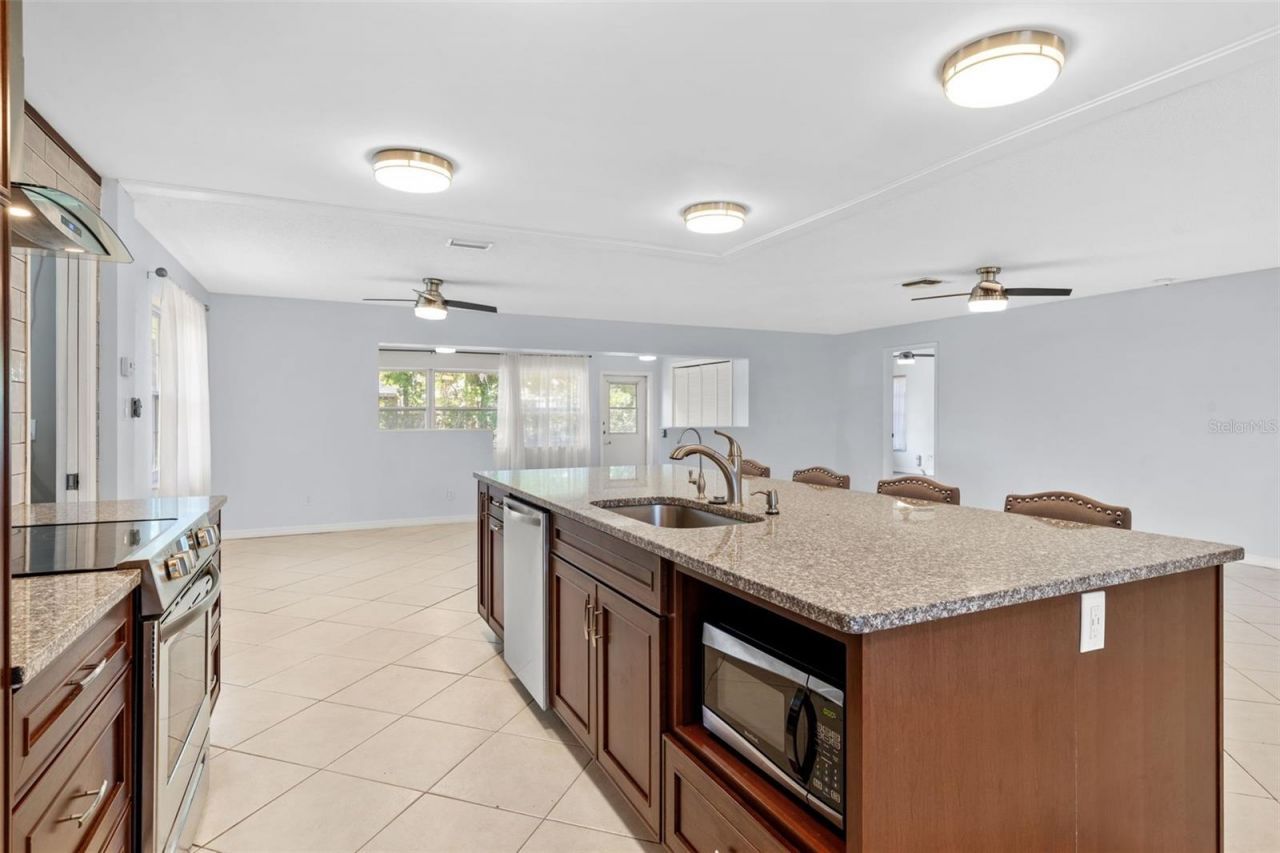 7082 W Country Club Drive N, Unit 7082, Sarasota, FL 34243 Photo