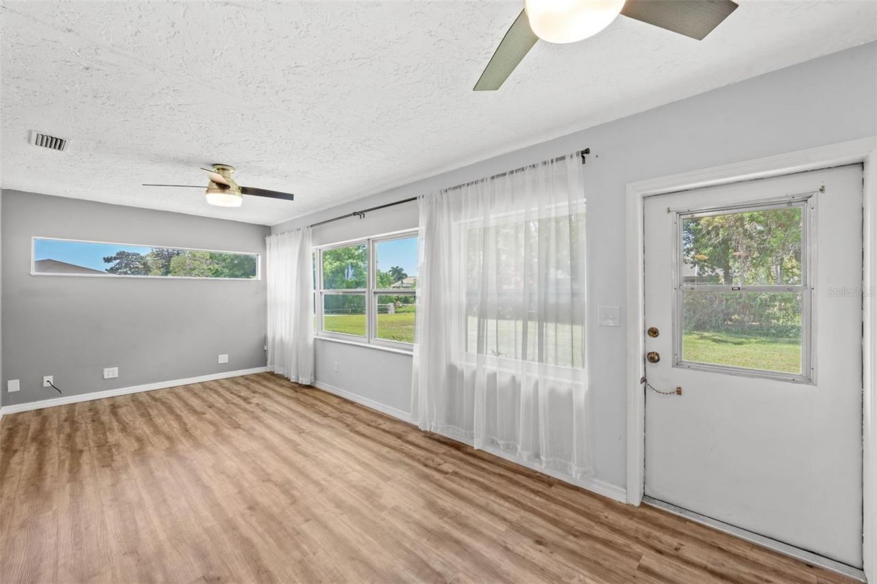 7082 W Country Club Drive N, Unit 7082, Sarasota, FL 34243 Photo